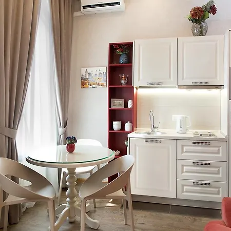 Garden Apartment *